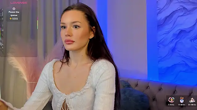 Aria Mila online show from 11/10/25, 11:20