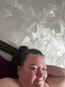 SunnyLeila2101 online show from 05/18/26, 11:49