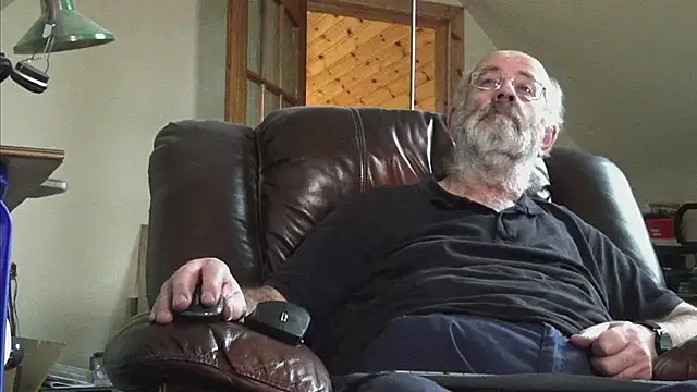 janzer13 online show from 11/26/25, 02:51