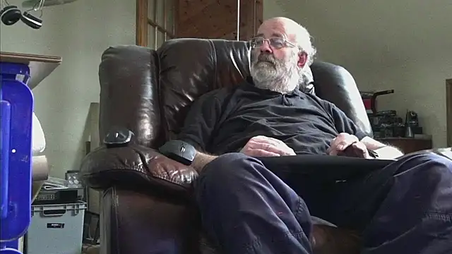 Snapshot of janzer13 chatting on 01/08/26, 01:46 janzer13 online show from 01/08/26, 01:46