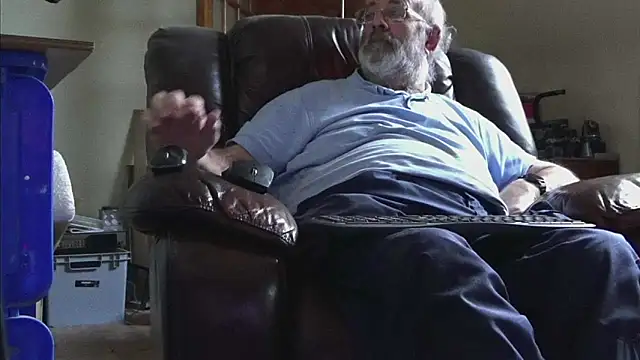 Snapshot of janzer13 chatting on 01/16/26, 02:10 janzer13 online show from 01/16/26, 02:10