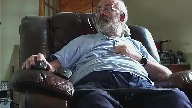 Snapshot of janzer13 chatting on 01/18/26, 02:10 janzer13 online show from 01/18/26, 02:10
