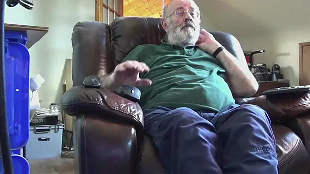 Snapshot of janzer13 chatting on 02/01/26, 02:37 janzer13 online show from 02/01/26, 02:37