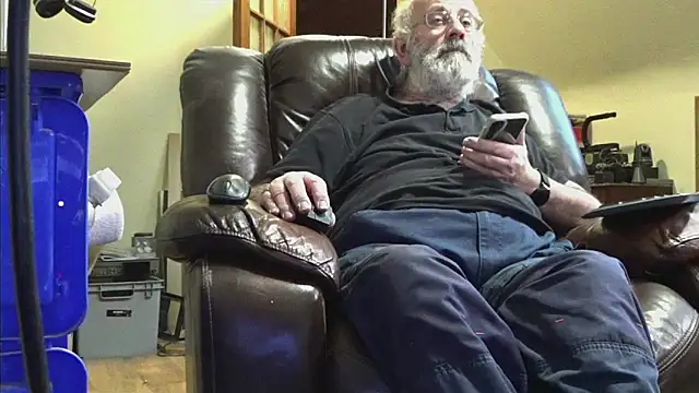 Snapshot of janzer13 chatting on 02/03/26, 02:11 janzer13 online show from 02/03/26, 02:11