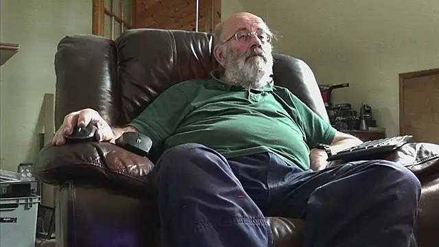 Snapshot of janzer13 chatting on 02/06/26, 02:09 janzer13 online show from 02/06/26, 02:09