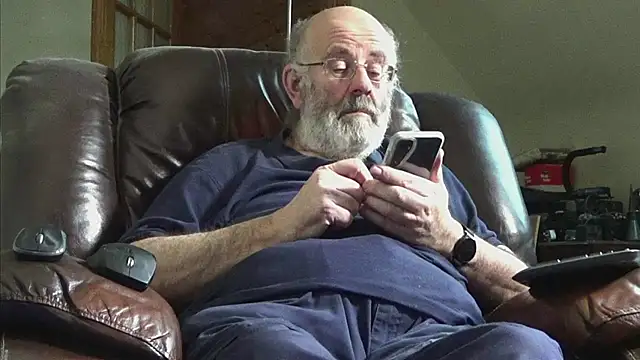 Snapshot of janzer13 chatting on 02/18/26, 02:35 janzer13 online show from 02/18/26, 02:35