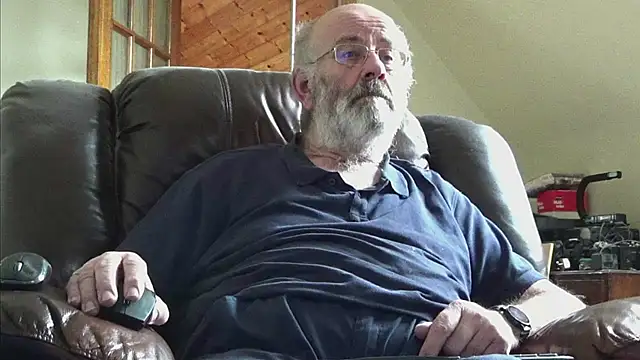 Snapshot of janzer13 chatting on 02/19/26, 01:51 janzer13 online show from 02/19/26, 01:51