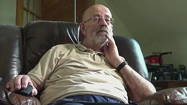 Snapshot of janzer13 chatting on 02/21/26, 02:18 janzer13 online show from 02/21/26, 02:18