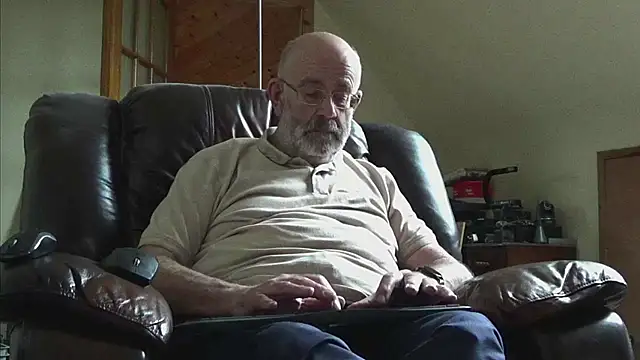 Snapshot of janzer13 chatting on 02/26/26, 02:27 janzer13 online show from 02/26/26, 02:27