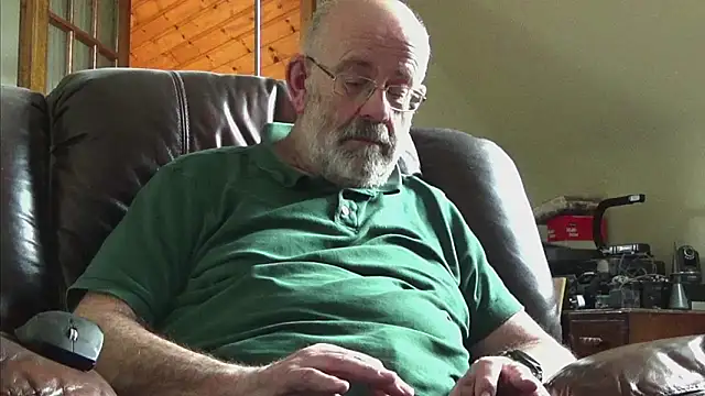 Snapshot of janzer13 chatting on 02/27/26, 02:17 janzer13 online show from 02/27/26, 02:17