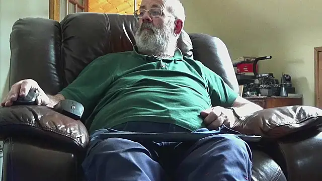Snapshot of janzer13 chatting on 04/12/26, 12:54 janzer13 online show from 04/12/26, 12:54