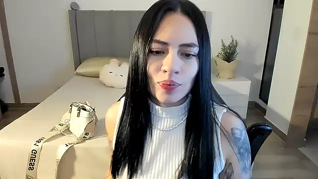 Snapshot of your_babydoll_ chatting on 12/21/25, 03:35 your babydoll online show from 12/21/25, 03:35