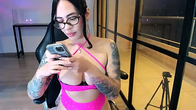 Snapshot of your_babydoll_ chatting on 04/20/26, 05:21 your babydoll online show from 04/20/26, 05:21