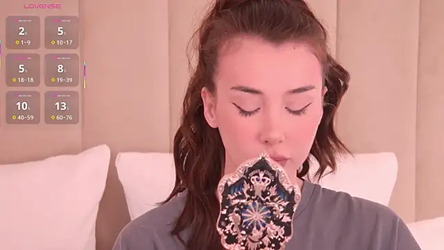 Nesolla online show from 03/16/26, 06:01