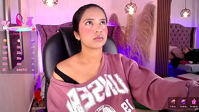 SophiaWalker 1 online show from 11/26/25, 12:28