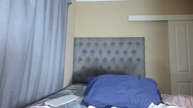 Snapshot of nanababe1 chatting on 01/01/25, 10:43 nanababe1 online show from 01/01/25, 10:43