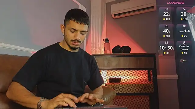 ArturoCardona  online show from 12/17/25, 09:32