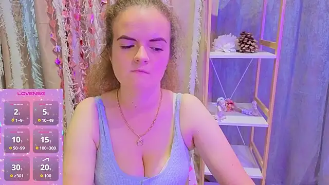 Luisa Rosee online show from 10/28/25, 07:38