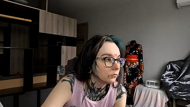 Snapshot of HighelikeGirl chatting on 10/23/25, 07:51 HighelikeGirl online show from 10/23/25, 07:51