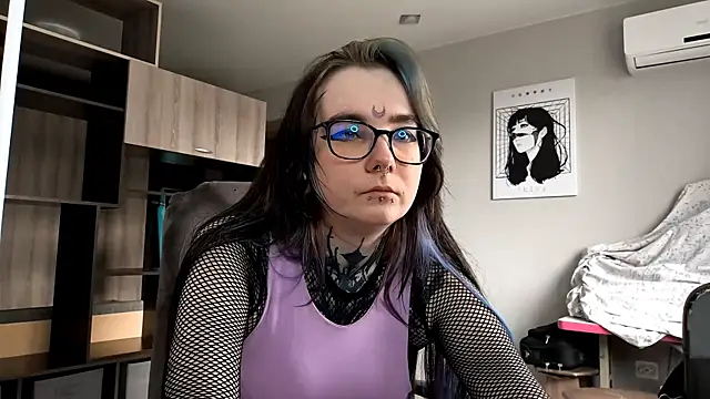 Snapshot of HighelikeGirl chatting on 11/05/25, 07:08 HighelikeGirl online show from 11/05/25, 07:08