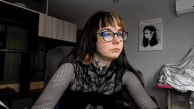 Snapshot of HighelikeGirl chatting on 11/10/25, 07:18 HighelikeGirl online show from 11/10/25, 07:18