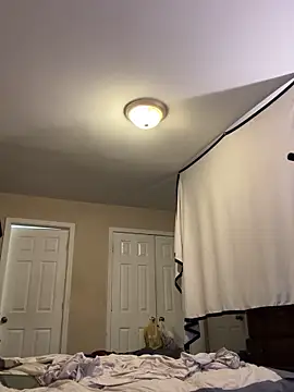 Snapshot of KeYBuMp323 chatting on 09/18/25, 02:30 KeYBuMp323 online show from 09/18/25, 02:30