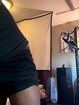 Snapshot of KeYBuMp323 chatting on 10/10/25, 02:05 KeYBuMp323 online show from 10/10/25, 02:05