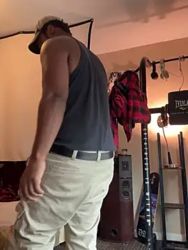 Snapshot of KeYBuMp323 chatting on 10/29/25, 02:19 KeYBuMp323 online show from 10/29/25, 02:19