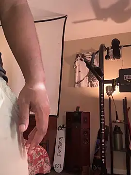 Snapshot of KeYBuMp323 chatting on 11/23/25, 04:07 KeYBuMp323 online show from 11/23/25, 04:07