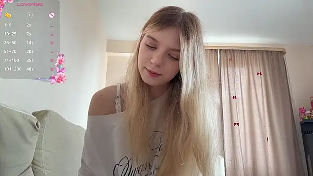 Snapshot of FruityXo chatting on 07/05/26, 12:01 FruityXo online show from 07/05/26, 12:01