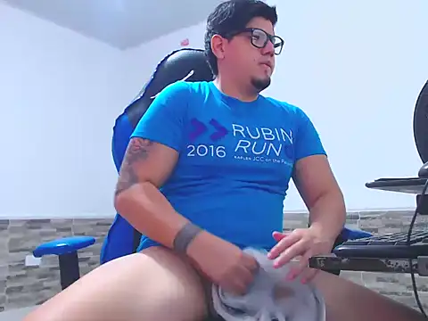 Snapshot of mister_cum1999 chatting on 11/05/25, 03:06 mister cum1999 online show from 11/05/25, 03:06