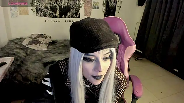 Snapshot of GothKitten666 chatting on 03/18/26, 02:04 GothKitten666 online show from 03/18/26, 02:04