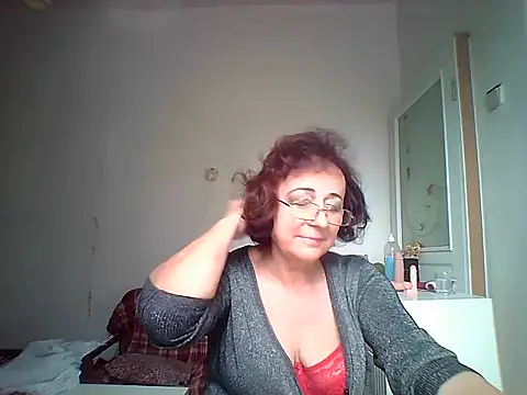Julia54391 online show from 10/06/25, 10:45