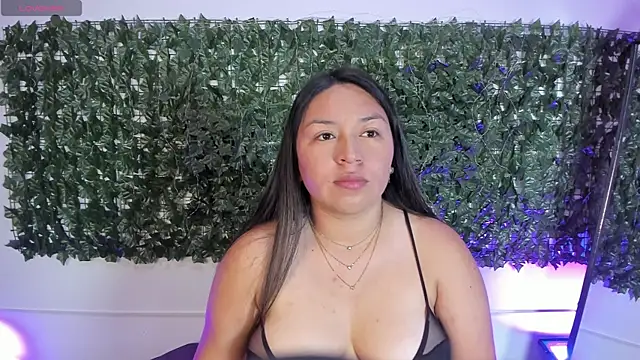 BellaRoux1 online show from 01/09/26, 12:41