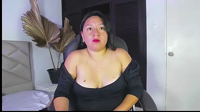 BellaRoux1 online show from 03/04/26, 12:00