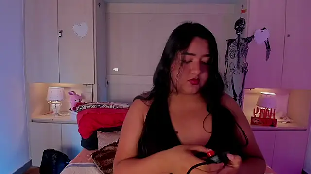 LilyWhitney online show from 10/15/25, 04:01