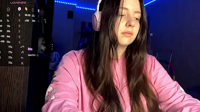 LauretteRagar online show from 10/15/25, 04:40