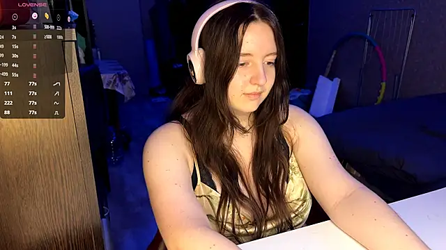 LauretteRagar online show from 10/24/25, 05:20