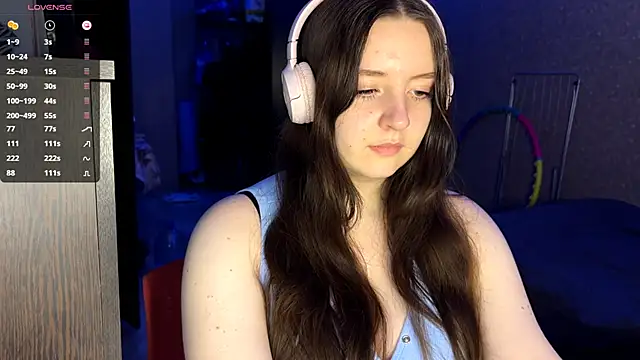 LauretteRagar online show from 11/19/25, 05:24