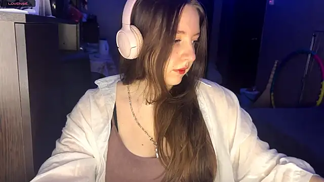 LauretteRagar online show from 11/24/25, 06:18