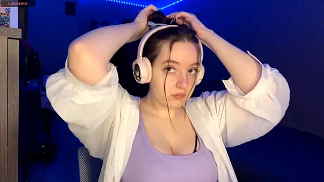 LauretteRagar online show from 12/04/25, 05:32