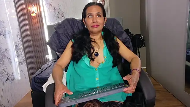 Vanessa 7  online show from 01/17/26, 10:24