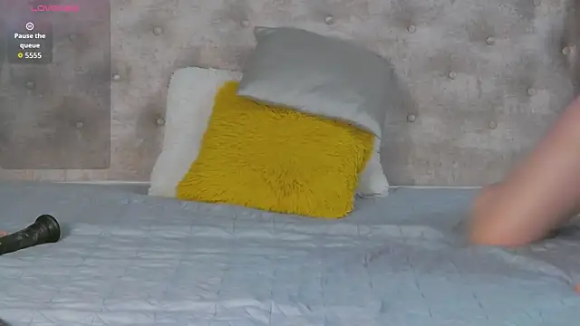 Leah Brooks online show from 11/21/25, 04:55