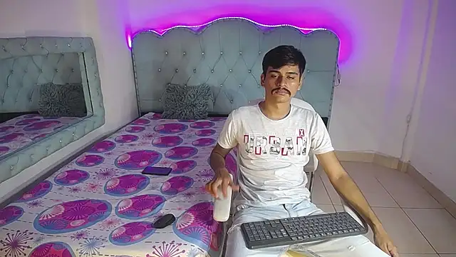 Charlie Cock  online show from 09/12/25, 04:34