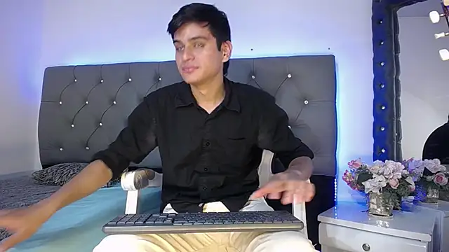 Charlie Cock  online show from 09/19/25, 05:09