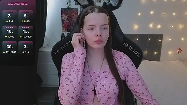 Luna Navy online show from 02/15/26, 07:05