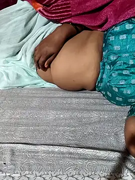 POOJACOUPLE online show from 12/15/25, 06:34