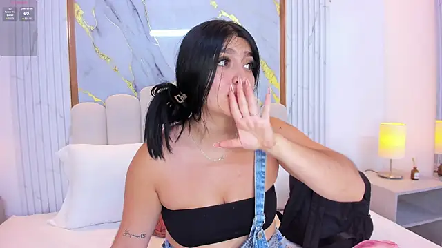 isabel sofiaa online show from 10/31/25, 04:35