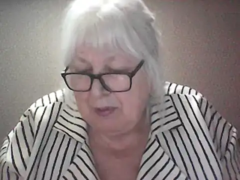Alexia64231 online show from 04/15/26, 03:52