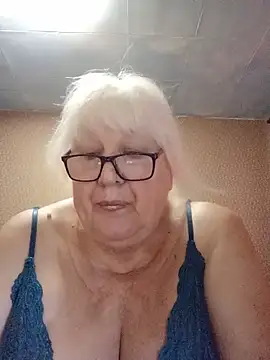 Snapshot of Alexia64231 chatting on 07/28/26, 11:28 Alexia64231 online show from 07/28/26, 11:28
